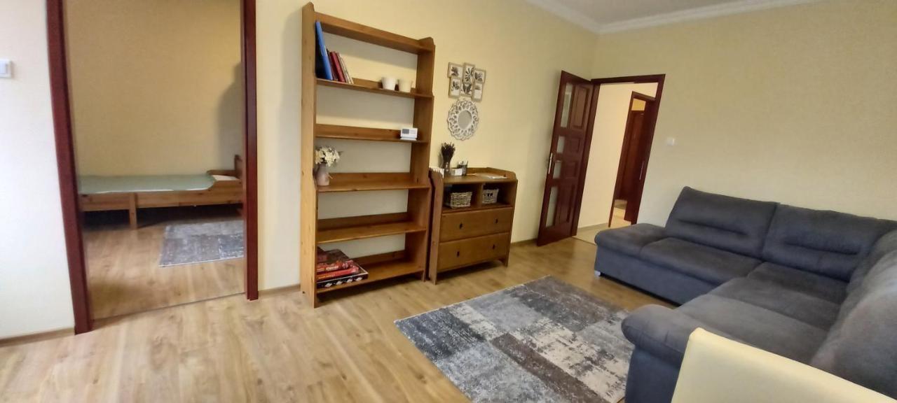 Megyeri Apartman Pócsmegyer Exterior foto